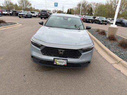 Used 2023 Honda Accord Sport image 2