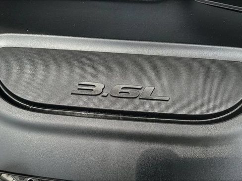 Used 2024 Chrysler Pacifica Touring-L FWD image 30