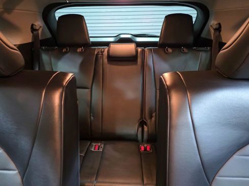 Used 2022 Toyota Highlander XLE image 17