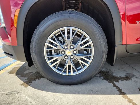 New 2026 Chevrolet Traverse LT w/ Driver Confidence Package AWD/4WD image 31