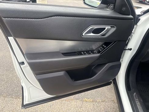 Used 2022 Land Rover Range Rover Velar R-Dynamic S image 21
