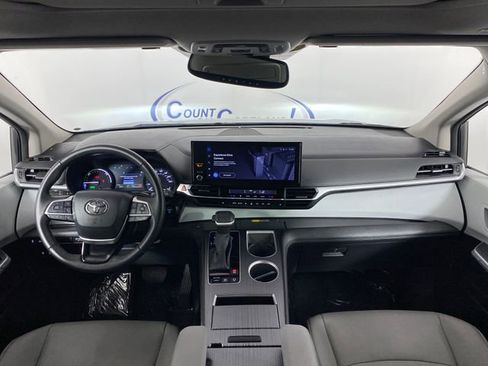 Used 2025 Toyota Sienna XLE FWD image 15
