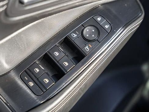 Used 2022 Nissan Rogue SV w/ SV Premium Package image 33