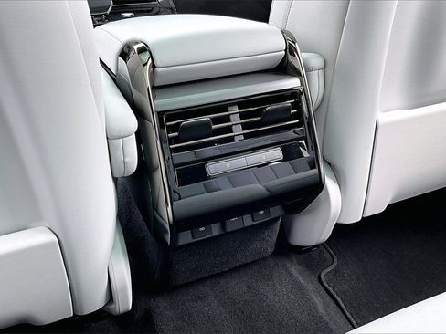 Certified 2025 Land Rover Range Rover Sport image 10