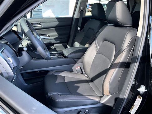 New 2026 Nissan Pathfinder SL AWD/4WD image 10