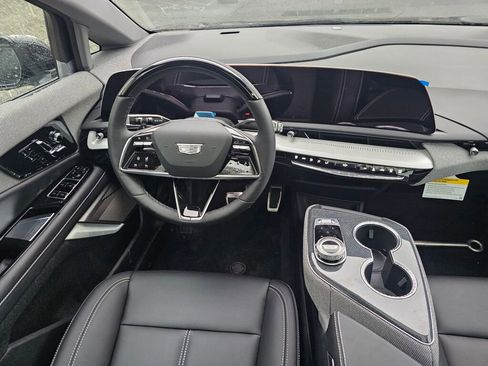 New 2026 Cadillac Optiq Luxury 1 image 24