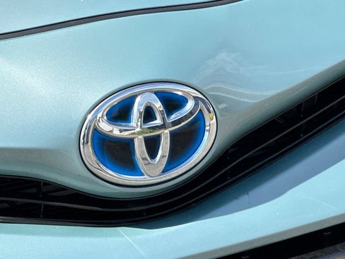 Used 2017 Toyota Prius V Three FWD image 39