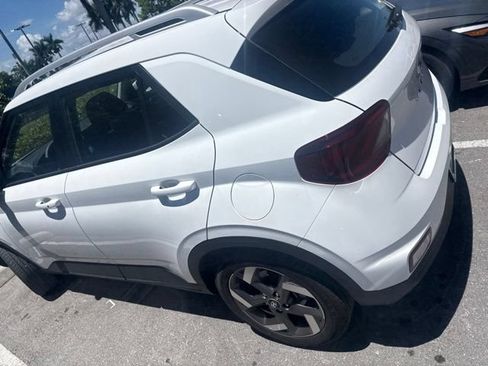 Used 2026 Hyundai Venue SEL FWD image 9