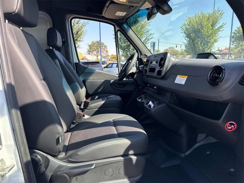 New 2025 Mercedes-Benz Sprinter 2500 image 10