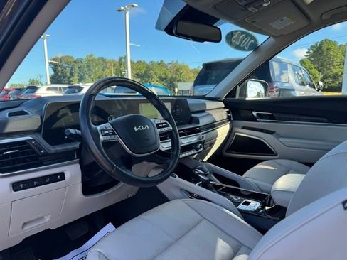 Used 2023 Kia Telluride EX w/ EX Captain's Chair Package image 17