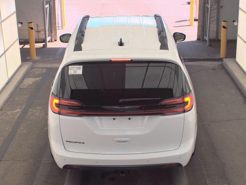 Used 2024 Chrysler Pacifica Touring-L w/ Road Tripper Package FWD image 5