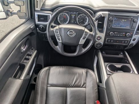 Used 2018 Nissan Titan PRO-4X image 17