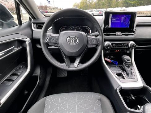 Used 2025 Toyota RAV4 XLE AWD/4WD image 17