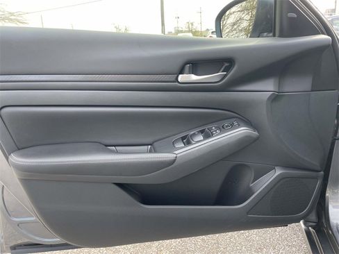 Used 2024 Nissan Altima 2.5 SV image 16