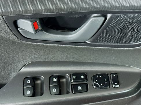 Used 2023 Hyundai Kona SE FWD image 22