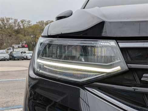 Used 2023 Volkswagen Tiguan SE R-Line image 10