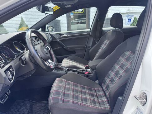 Used 2018 Volkswagen GTI SE FWD image 10