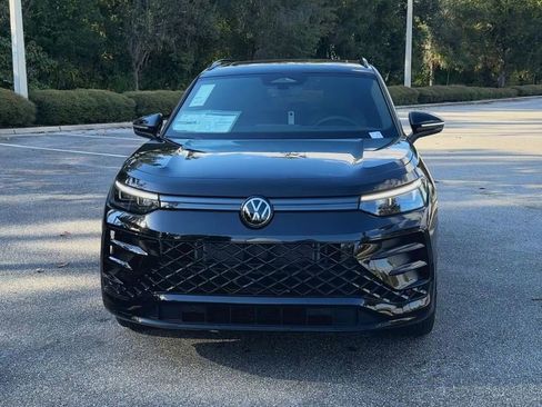 New 2026 Volkswagen Tiguan SE R-Line image 3