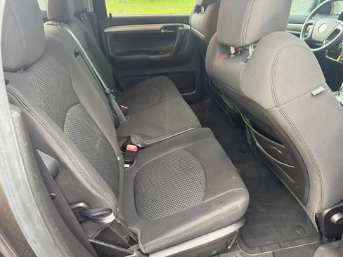 Used 2007 Saturn Outlook XE w/ Preferred Pkg FWD image 30