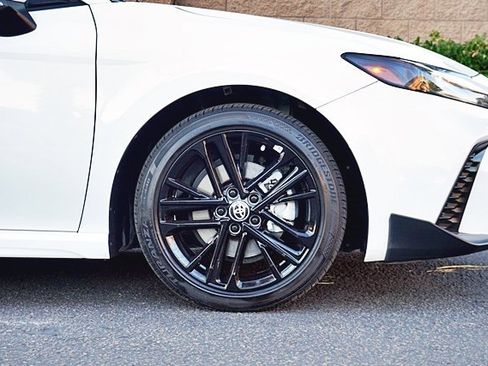 Used 2025 Toyota Camry SE image 8