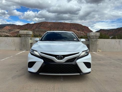 Used 2019 Toyota Camry XSE image 5