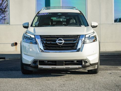 Used 2024 Nissan Pathfinder SL image 2