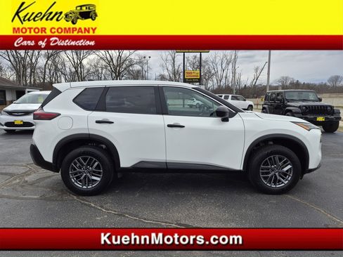 Used 2023 Nissan Rogue S image 1