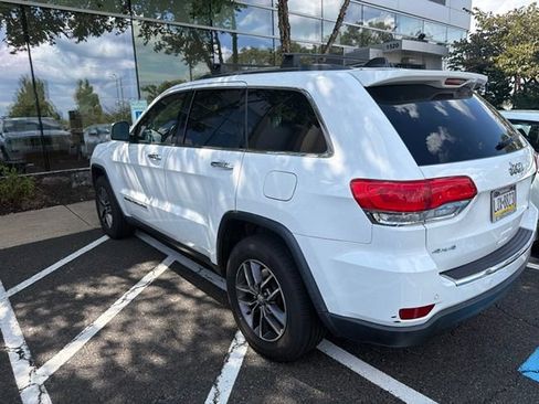 Used 2017 Jeep Grand Cherokee Limited AWD/4WD image 7