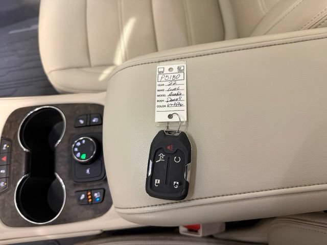 Used 2022 GMC Acadia Denali w/ Denali Ultimate Package AWD/4WD image 25