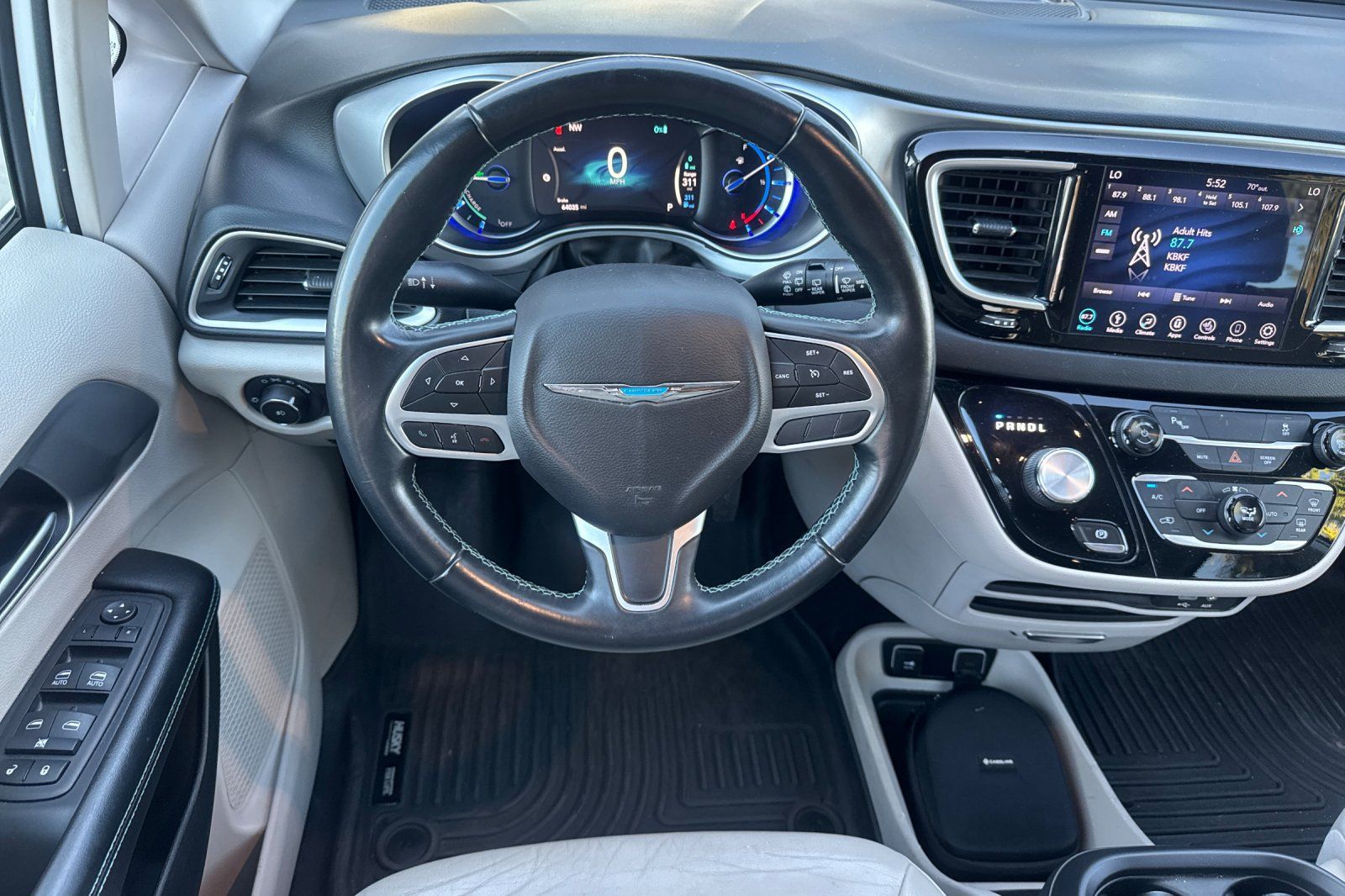 Used 2018 Chrysler Pacifica Touring-L FWD image 17