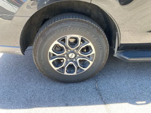 Used 2024 Ford Expedition XLT RWD image 6
