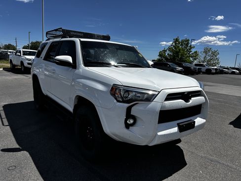 Used 2022 Toyota 4Runner SR5 Premium w/ Moonroof Package AWD/4WD image 7