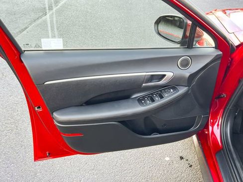 Certified 2025 Hyundai Sonata SE image 9