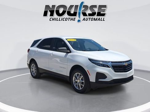 Used 2023 Chevrolet Equinox LS w/ LS Convenience Package AWD/4WD image 2