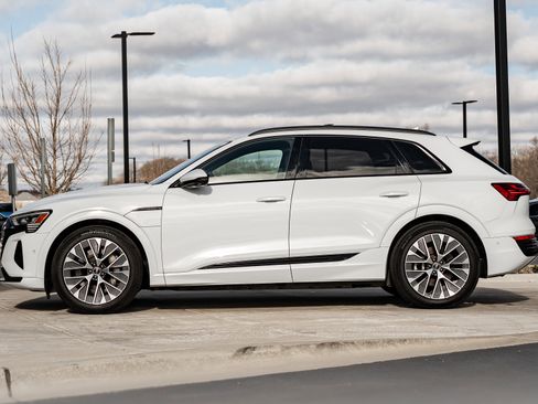 Certified 2024 Audi Q8 e-tron Premium Plus w/ Premium Plus Package image 6