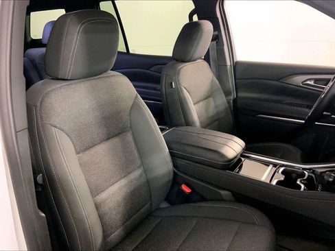 Used 2024 Chevrolet Traverse LT image 7