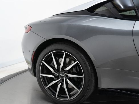 Used 2017 Aston Martin DB11 V12 RWD image 25