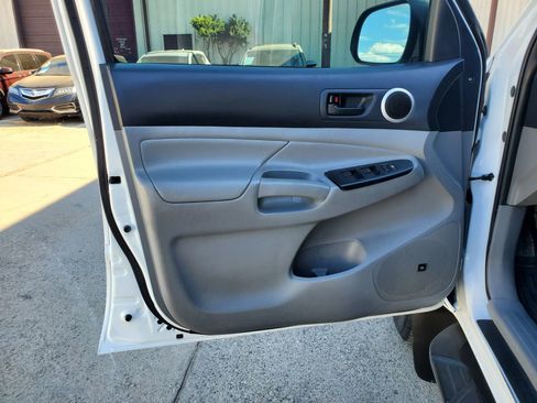 Used 2015 Toyota Tacoma PreRunner w/ TRD Off-Road Package image 17