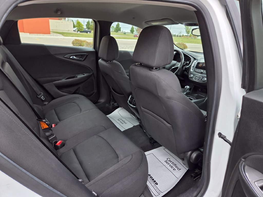 Used 2017 Chevrolet Malibu LT FWD image 30