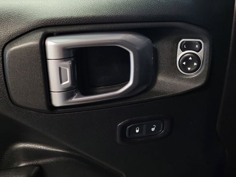 Used 2018 Jeep Wrangler Unlimited Sport S AWD/4WD image 27