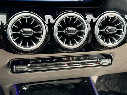 Certified 2025 Mercedes-Benz GLA 250 image 21