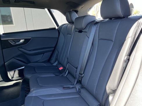 Used 2025 Audi Q8 Premium Plus image 32