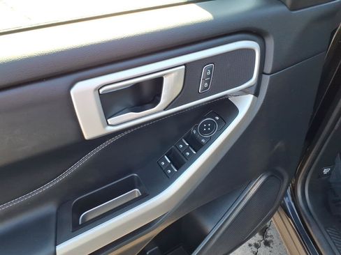 Used 2022 Ford Explorer XLT AWD/4WD image 17