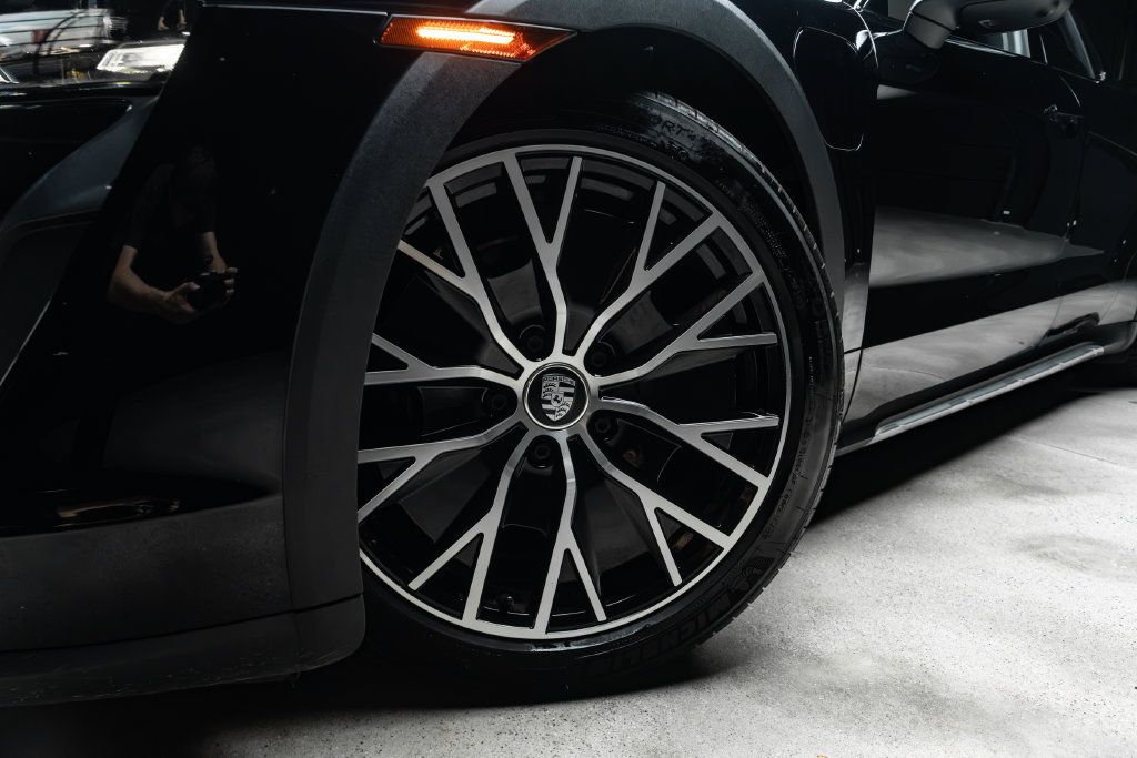 Used 2024 Porsche Taycan 4S w/ Premium Package AWD/4WD image 3