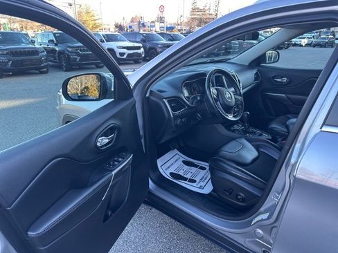 Used 2019 Jeep Cherokee Latitude Plus w/ Cold Weather Group image 12