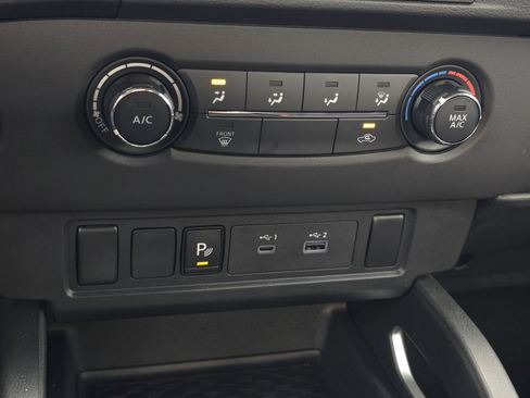 Used 2024 Nissan Frontier SV w/ Technology Package image 22