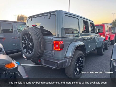 Used 2025 Jeep Wrangler Unlimited Sahara w/ Safety Group AWD/4WD image 6
