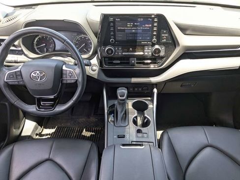 Used 2021 Toyota Highlander XLE FWD image 14
