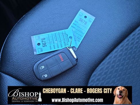 Used 2024 Jeep Compass Latitude image 28