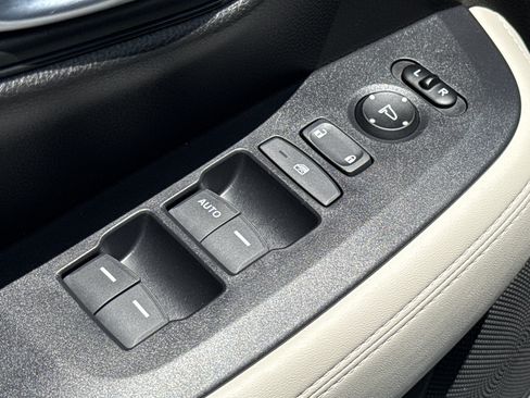 Certified 2025 Honda HR-V LX image 24
